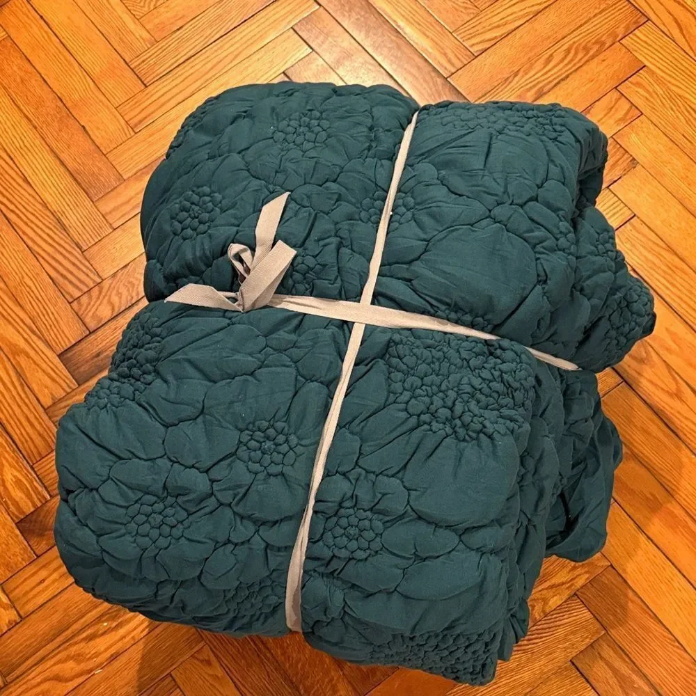 Dahlia Cotton Jersey Floral Quilt Size King